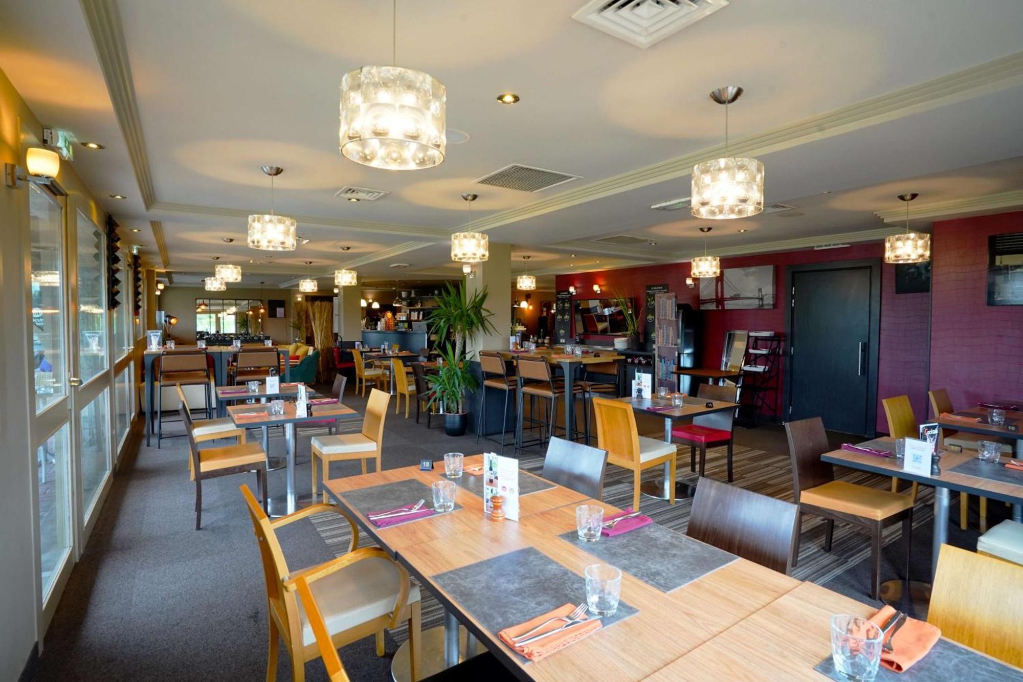 เบสต์ เวสเทิร์น อาเตลิเย 117 Hotel Maubeuge ภายนอก รูปภาพ