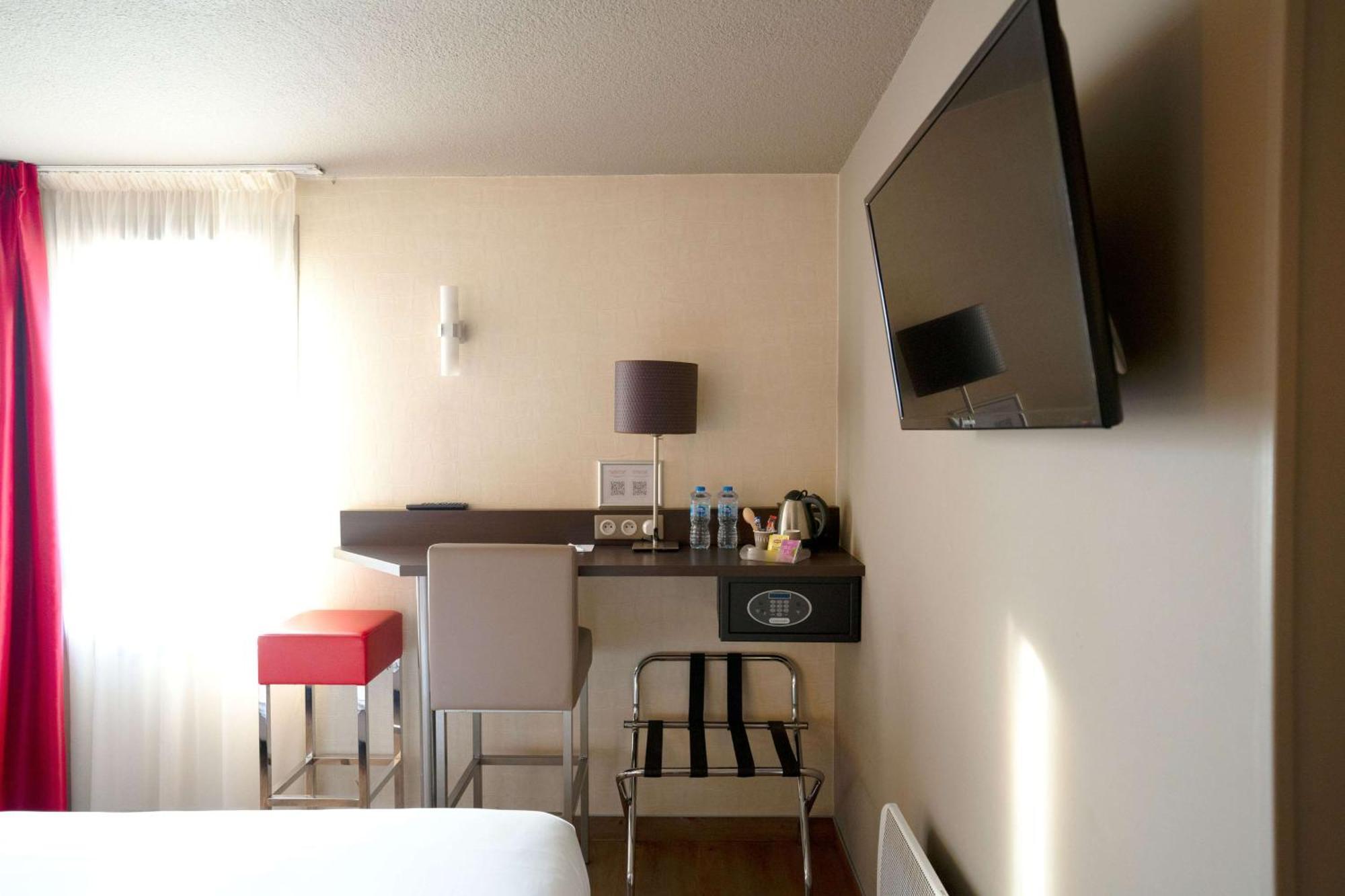 เบสต์ เวสเทิร์น อาเตลิเย 117 Hotel Maubeuge ภายนอก รูปภาพ