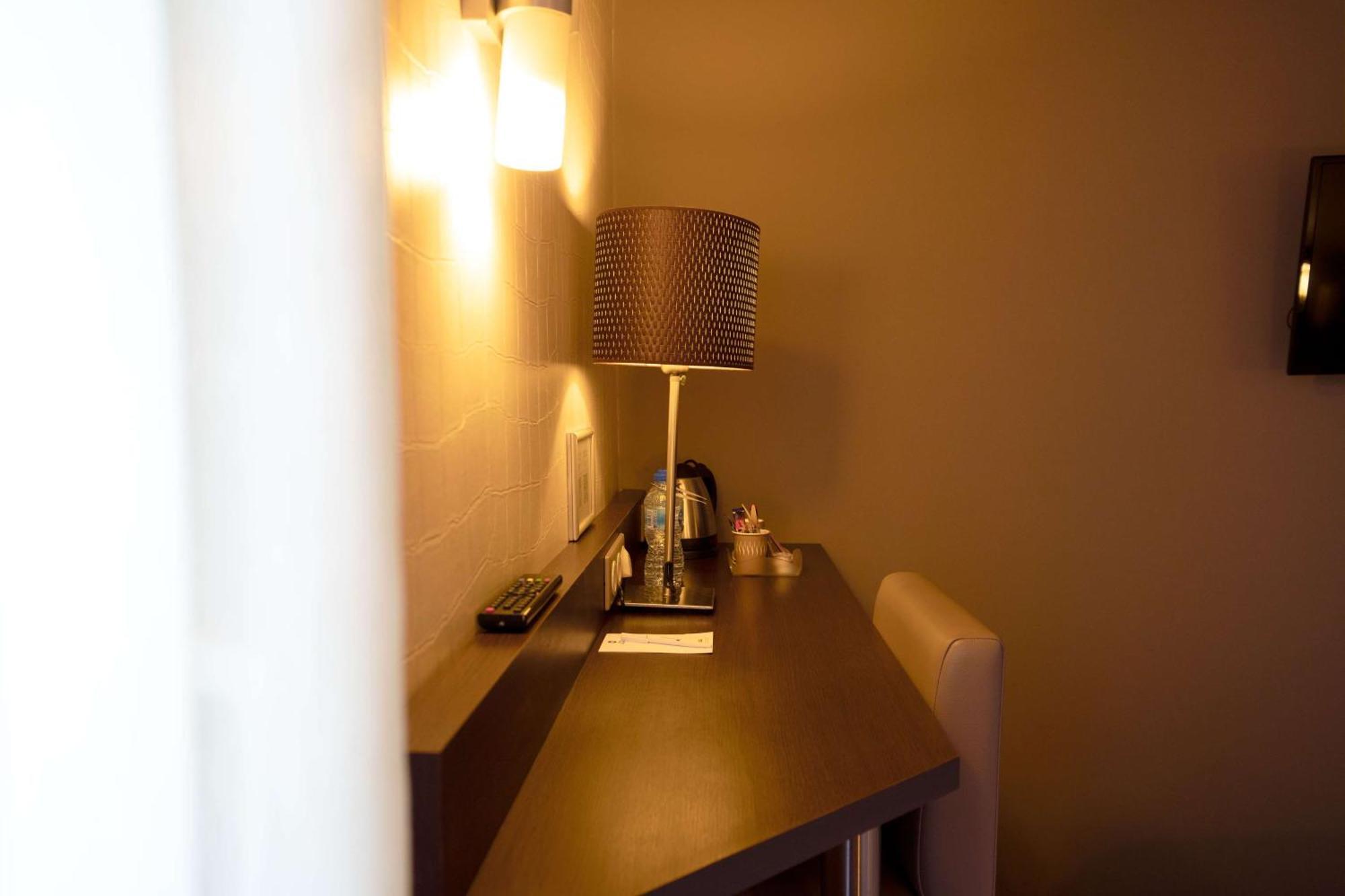 เบสต์ เวสเทิร์น อาเตลิเย 117 Hotel Maubeuge ภายนอก รูปภาพ