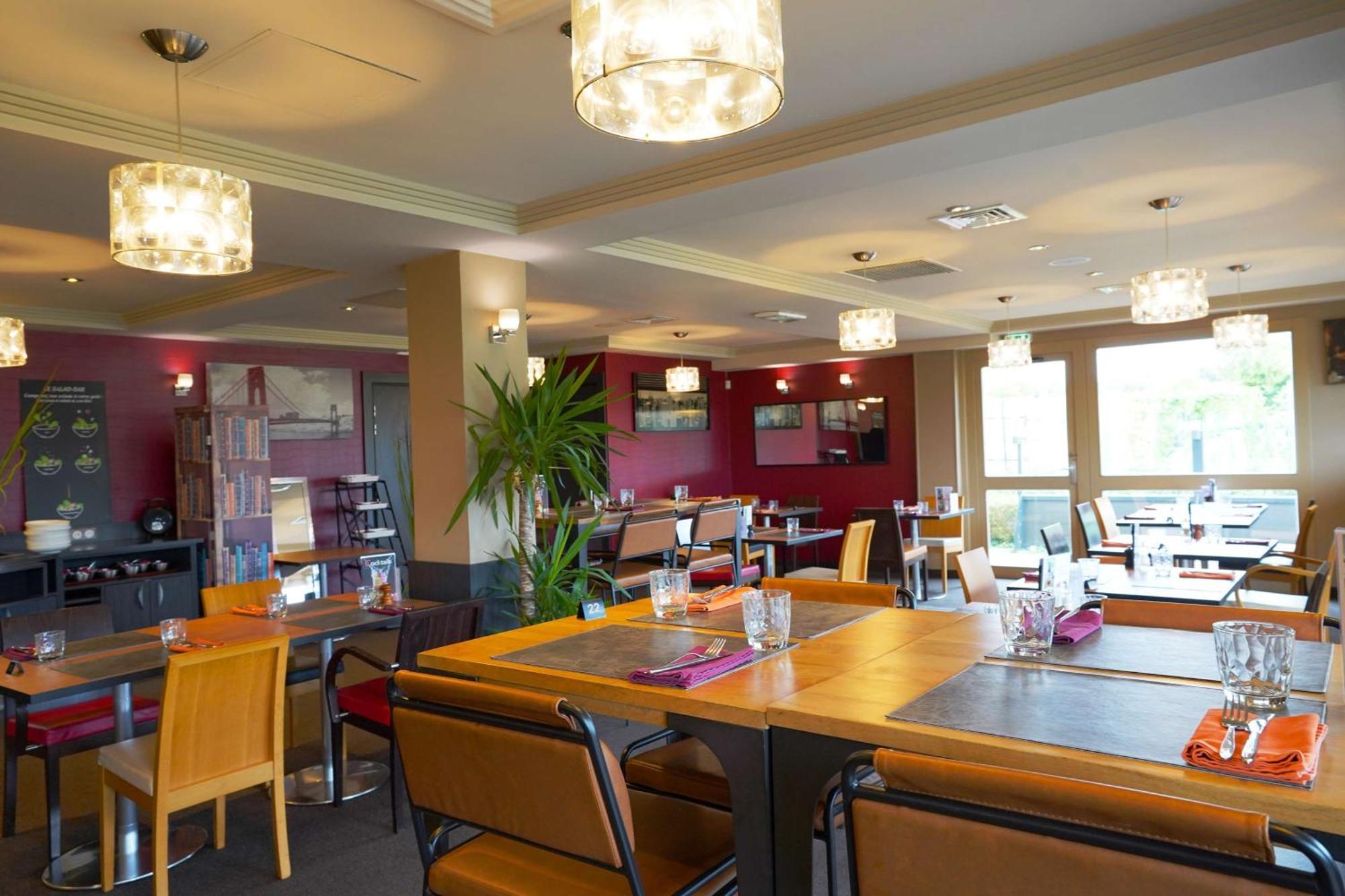 เบสต์ เวสเทิร์น อาเตลิเย 117 Hotel Maubeuge ภายนอก รูปภาพ