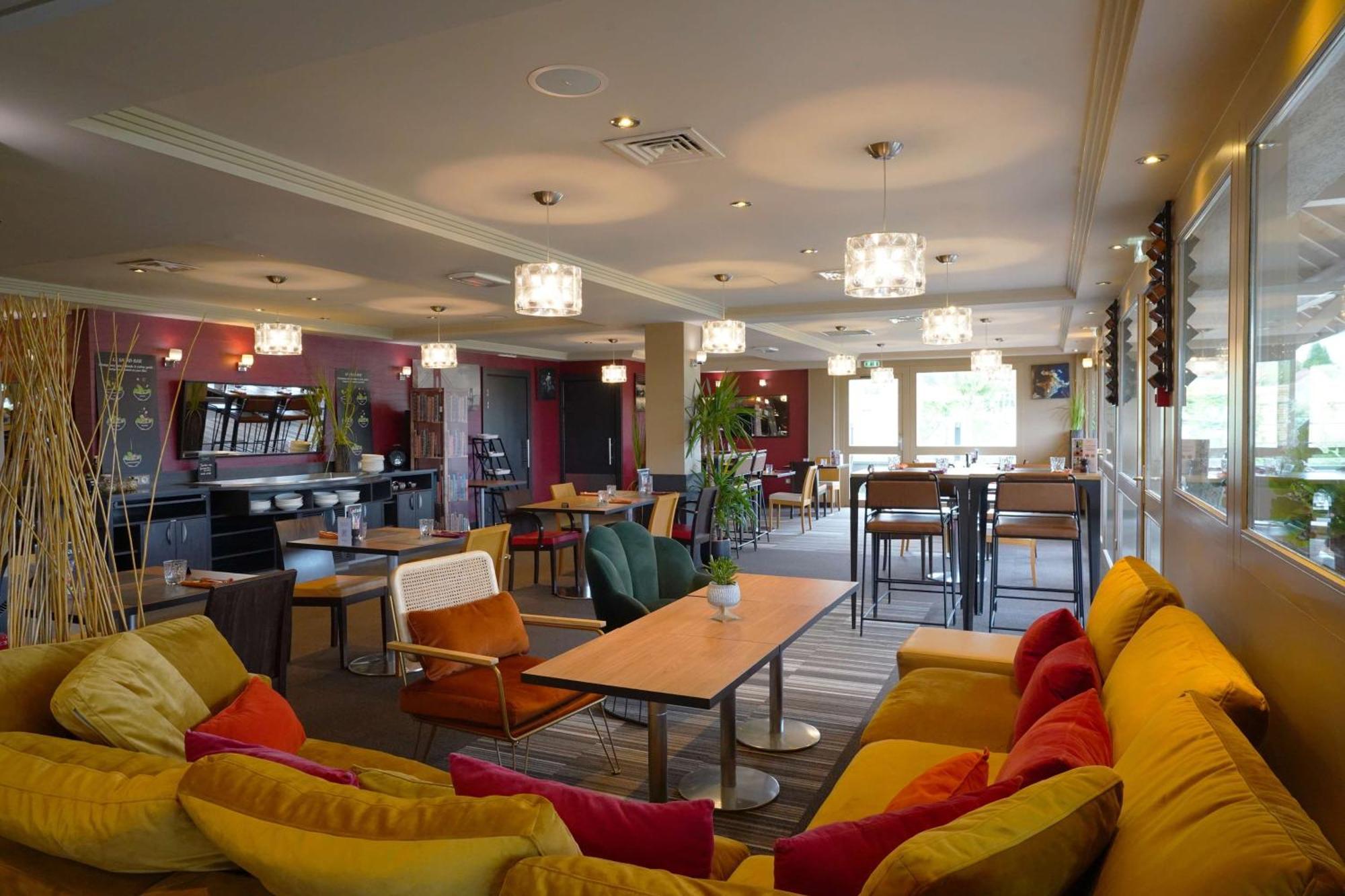 เบสต์ เวสเทิร์น อาเตลิเย 117 Hotel Maubeuge ภายนอก รูปภาพ