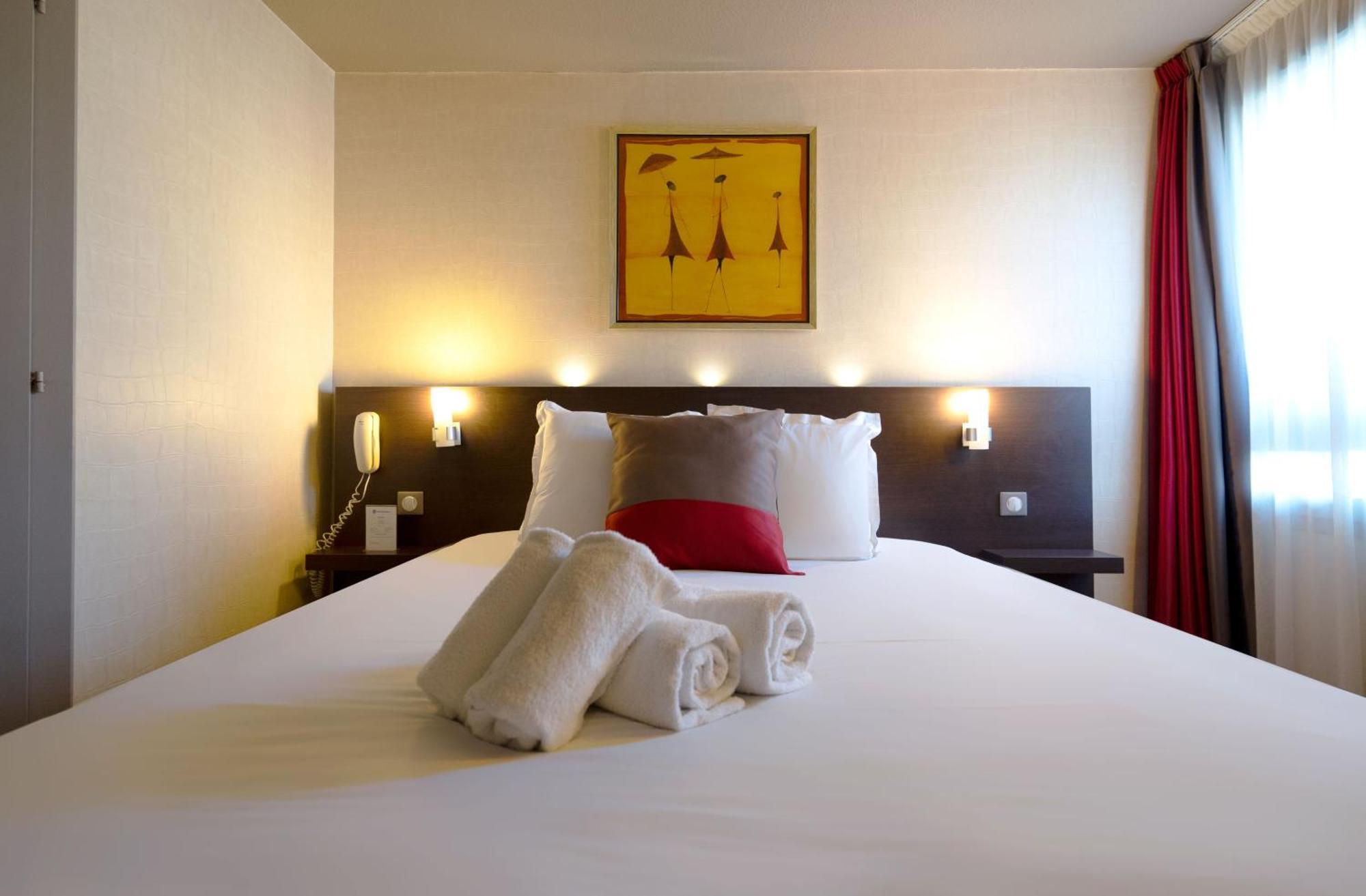 เบสต์ เวสเทิร์น อาเตลิเย 117 Hotel Maubeuge ภายนอก รูปภาพ