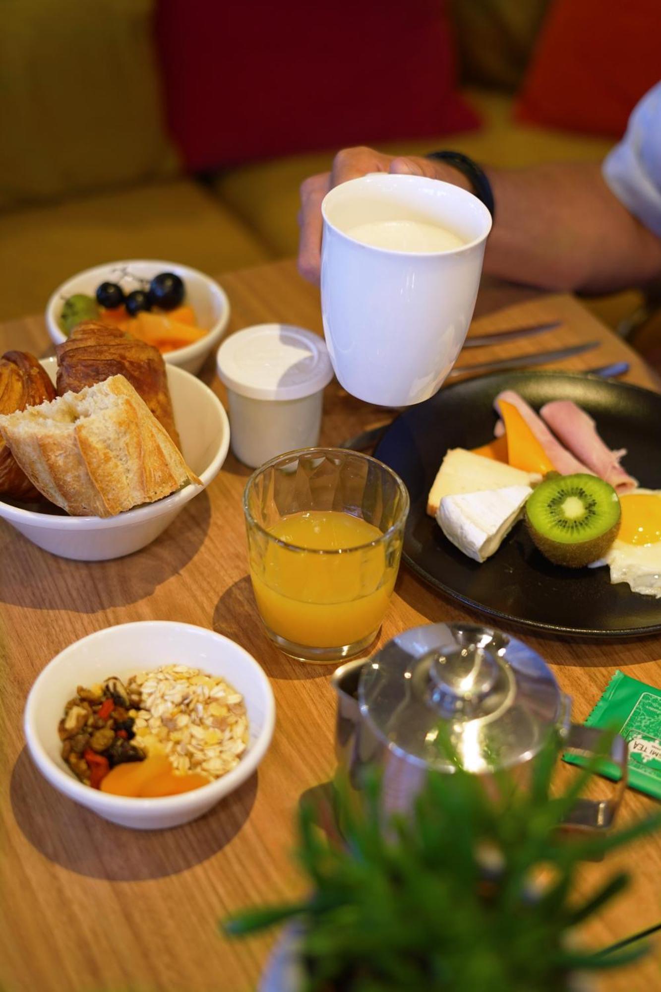 เบสต์ เวสเทิร์น อาเตลิเย 117 Hotel Maubeuge ภายนอก รูปภาพ
